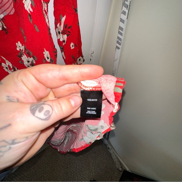 Off Shoulder Floral Dress - Picture 7 of 8